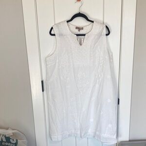 Elegant White Sleeveless Dress